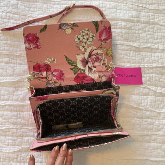 NEW Betsey Johnson Blush Cross Body Clutch - Picture 3 of 4